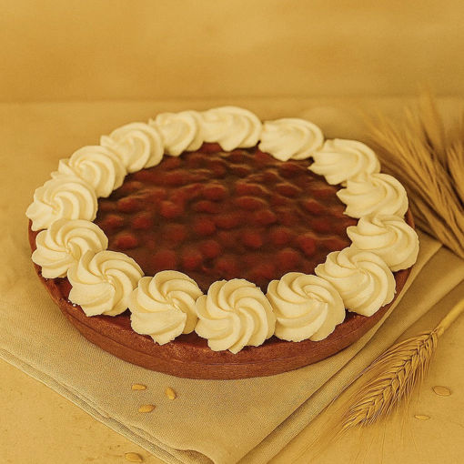 Afbeelding van Open kersen vlaai met slagroom